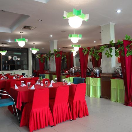 Oyo 742 Mona Plaza Hotel Pekanbaru Dış mekan fotoğraf