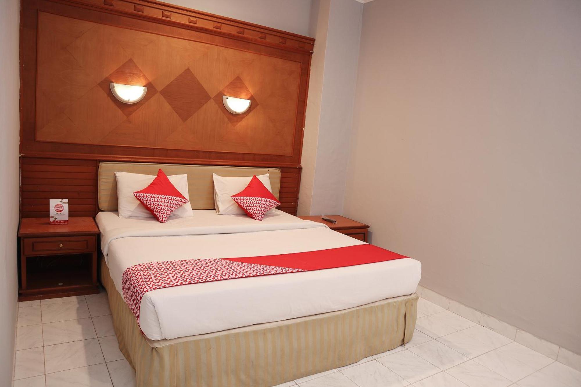 Oyo 742 Mona Plaza Hotel Pekanbaru Dış mekan fotoğraf