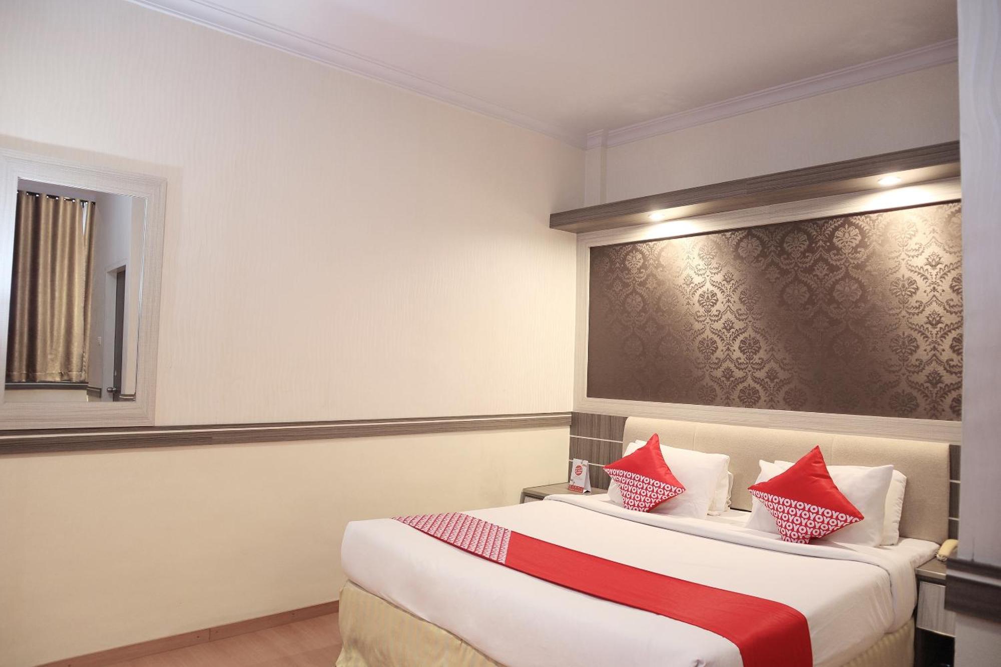 Oyo 742 Mona Plaza Hotel Pekanbaru Dış mekan fotoğraf