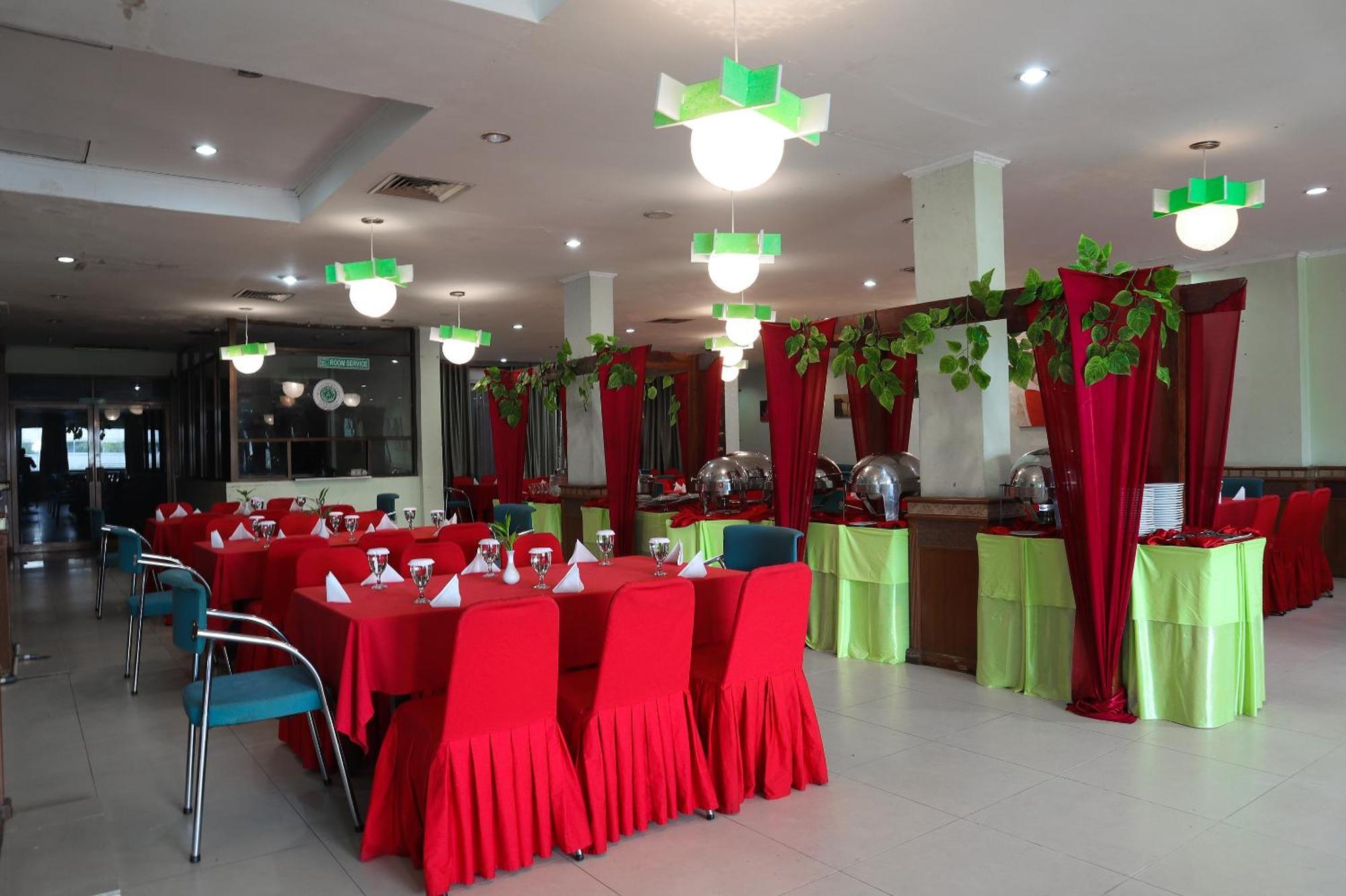 Oyo 742 Mona Plaza Hotel Pekanbaru Dış mekan fotoğraf