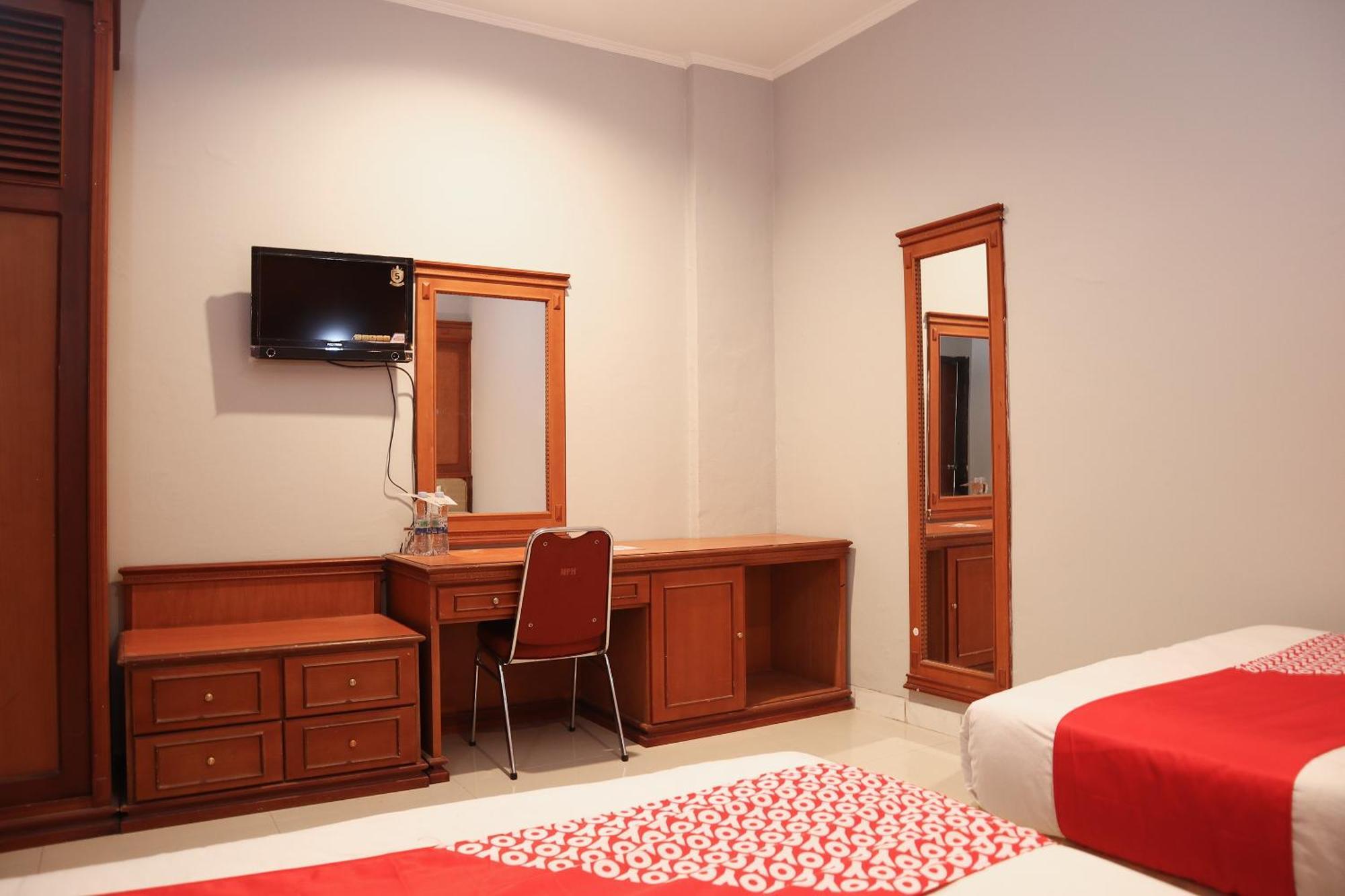 Oyo 742 Mona Plaza Hotel Pekanbaru Dış mekan fotoğraf