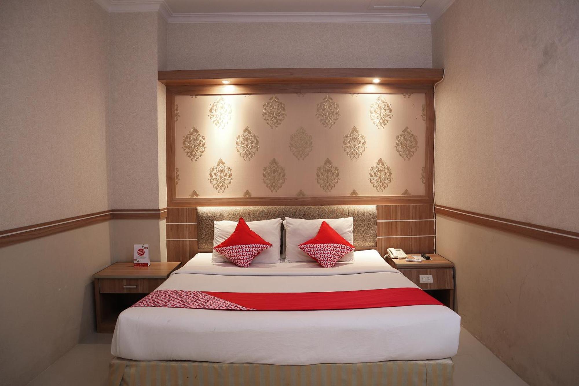 Oyo 742 Mona Plaza Hotel Pekanbaru Dış mekan fotoğraf