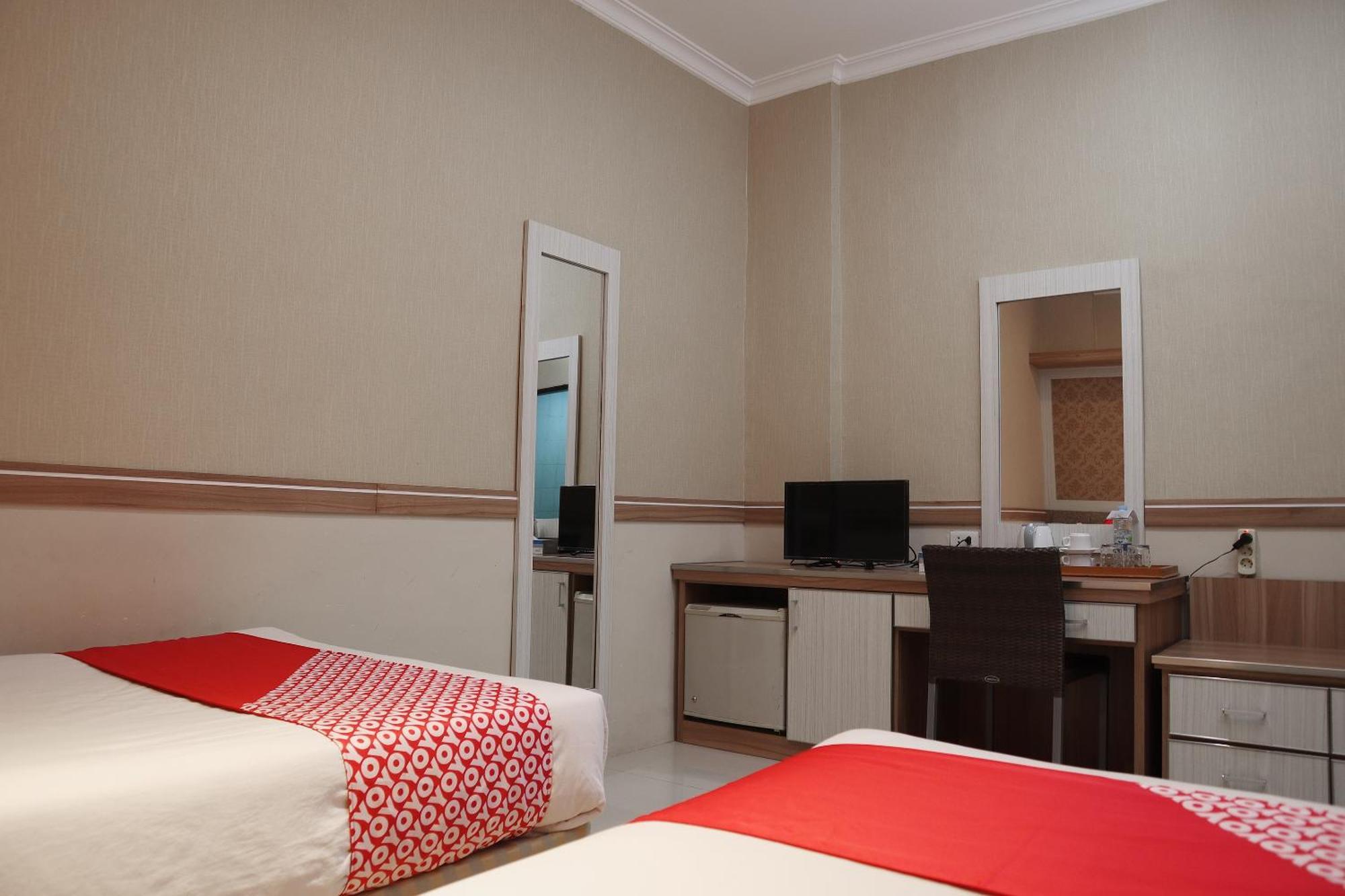 Oyo 742 Mona Plaza Hotel Pekanbaru Dış mekan fotoğraf