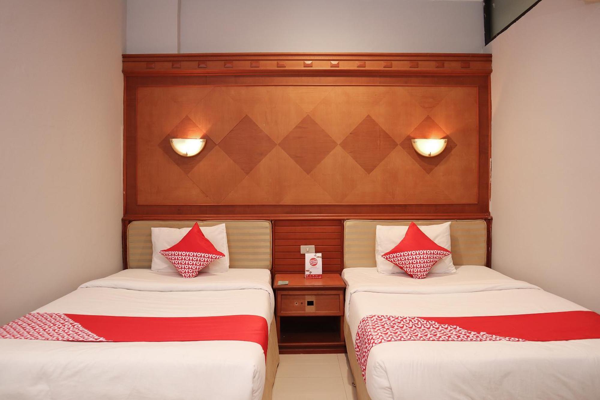 Oyo 742 Mona Plaza Hotel Pekanbaru Dış mekan fotoğraf