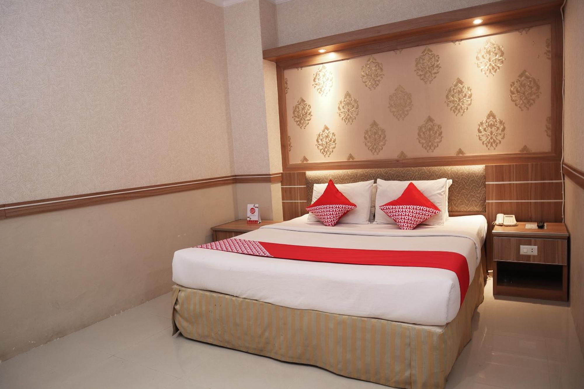 Oyo 742 Mona Plaza Hotel Pekanbaru Dış mekan fotoğraf