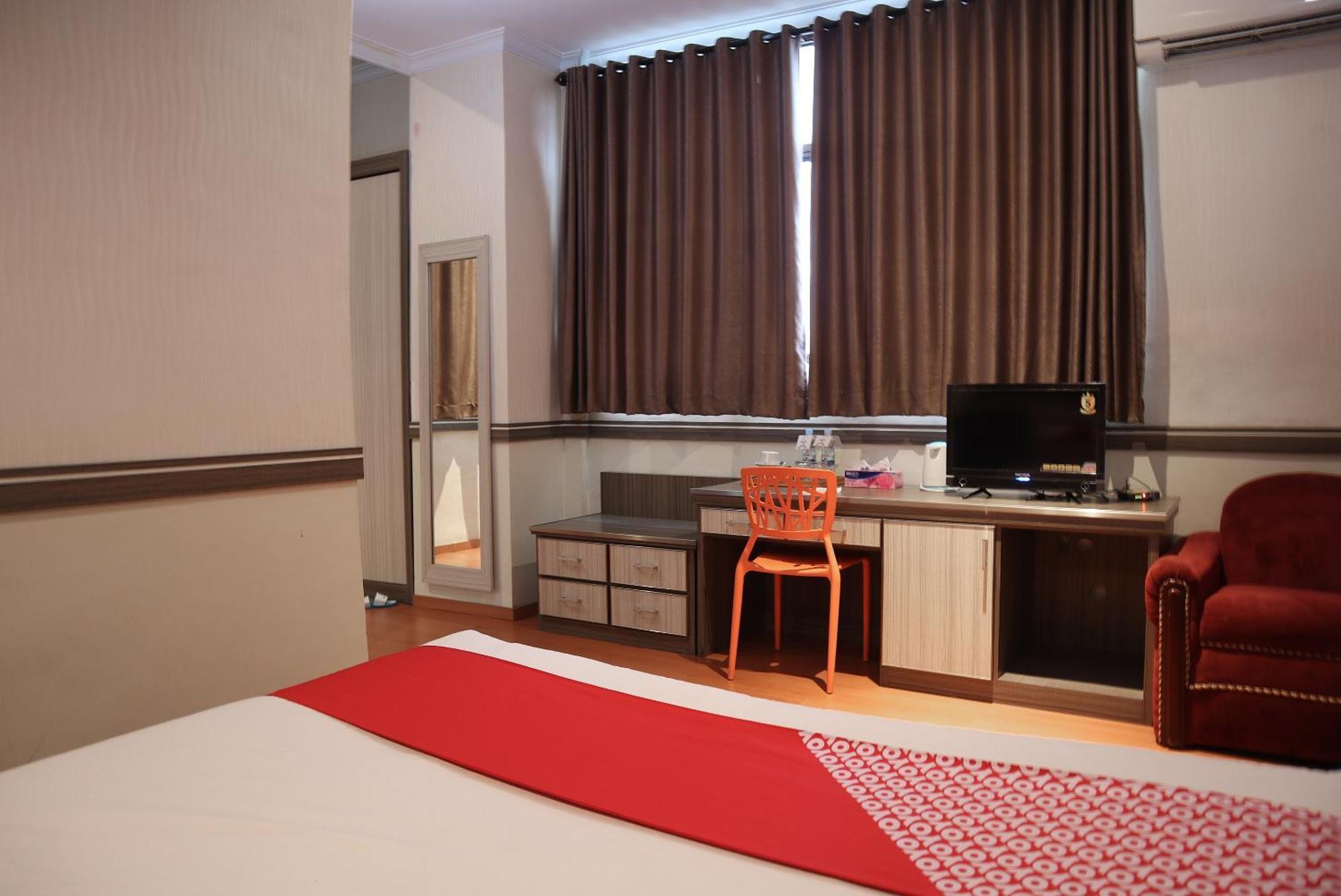 Oyo 742 Mona Plaza Hotel Pekanbaru Dış mekan fotoğraf