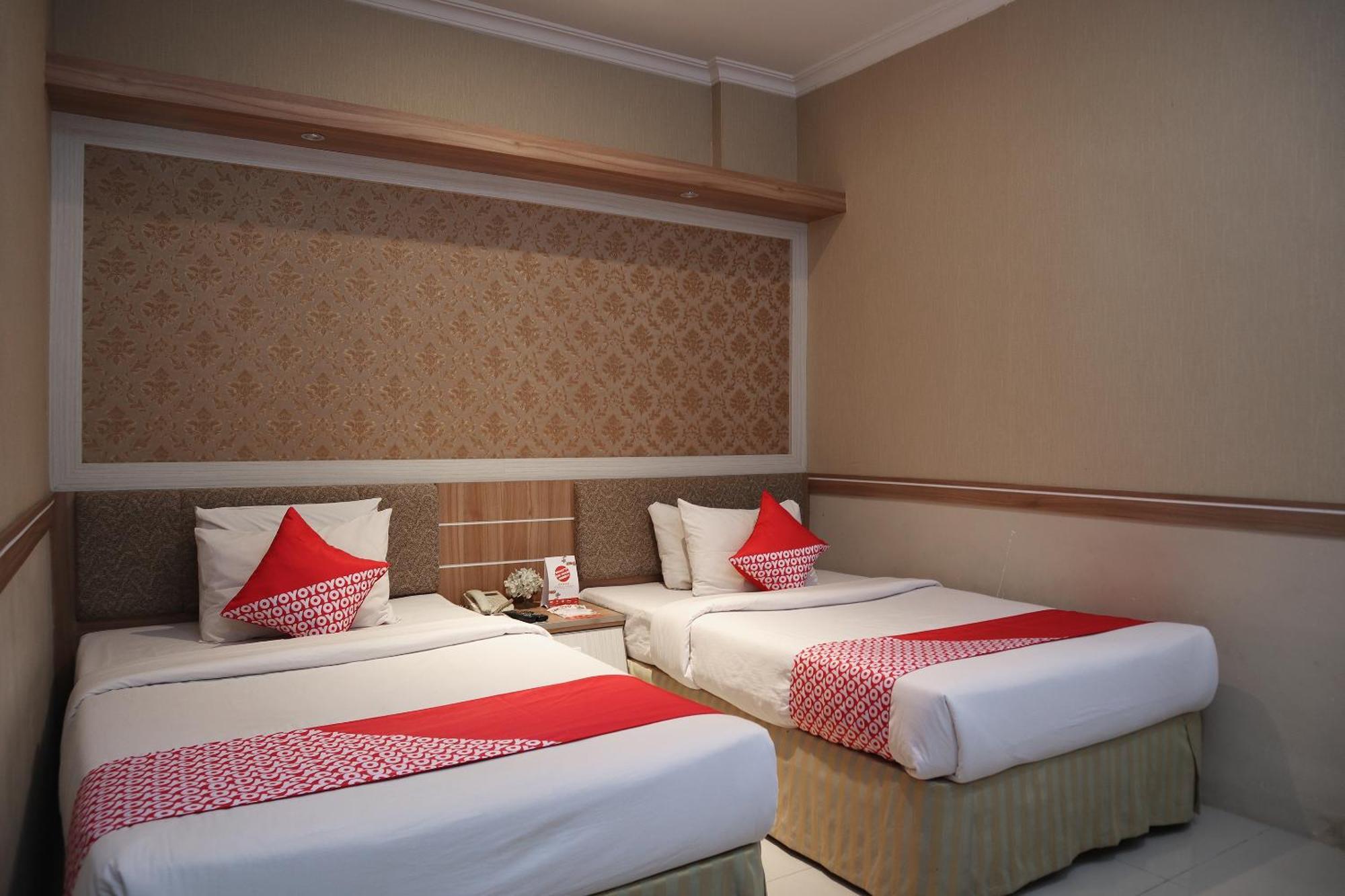 Oyo 742 Mona Plaza Hotel Pekanbaru Dış mekan fotoğraf