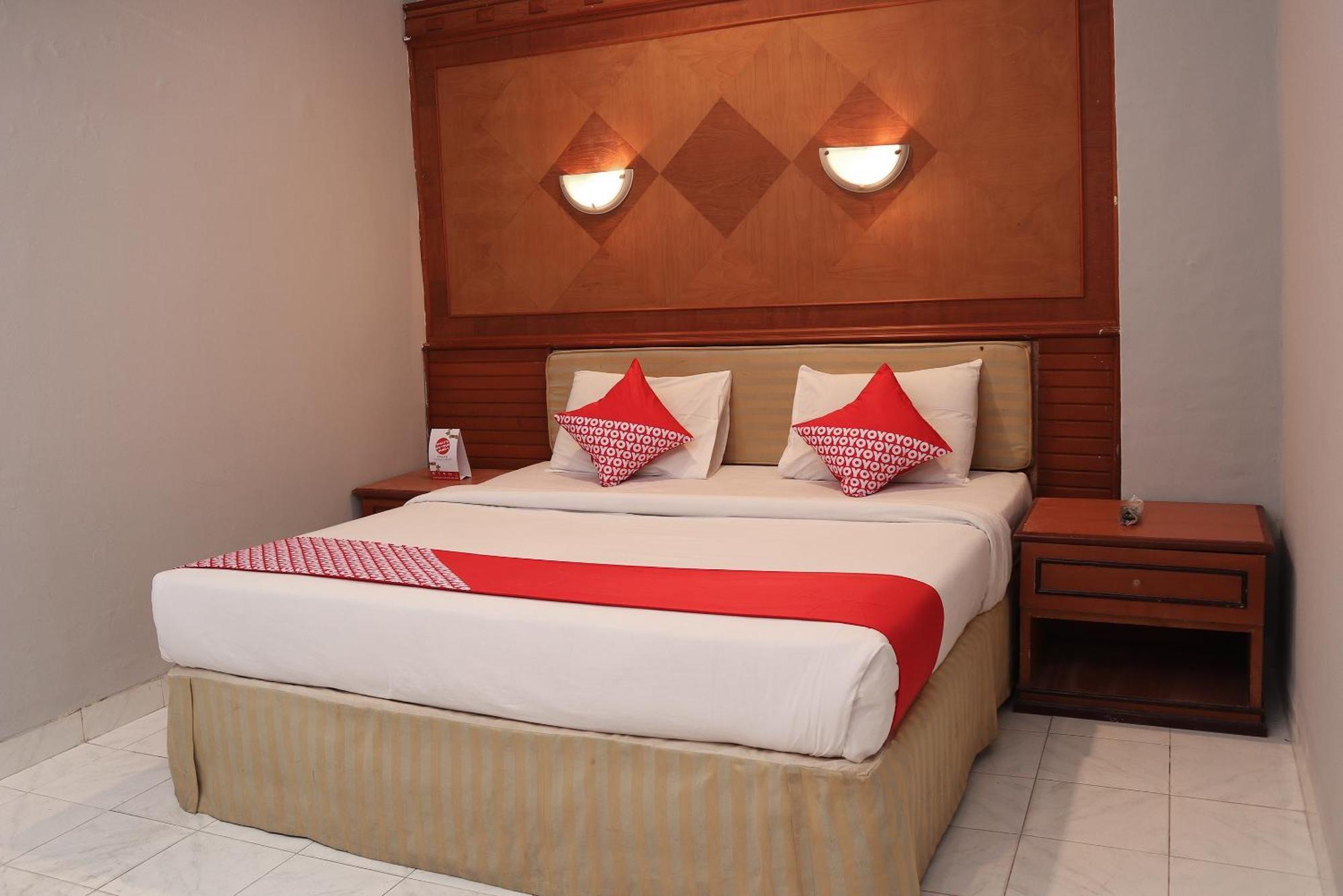 Oyo 742 Mona Plaza Hotel Pekanbaru Dış mekan fotoğraf