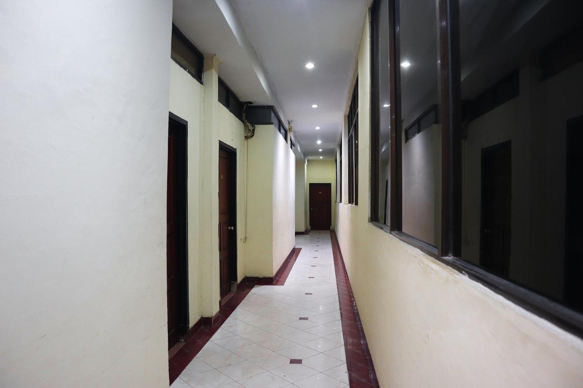 Oyo 742 Mona Plaza Hotel Pekanbaru Dış mekan fotoğraf