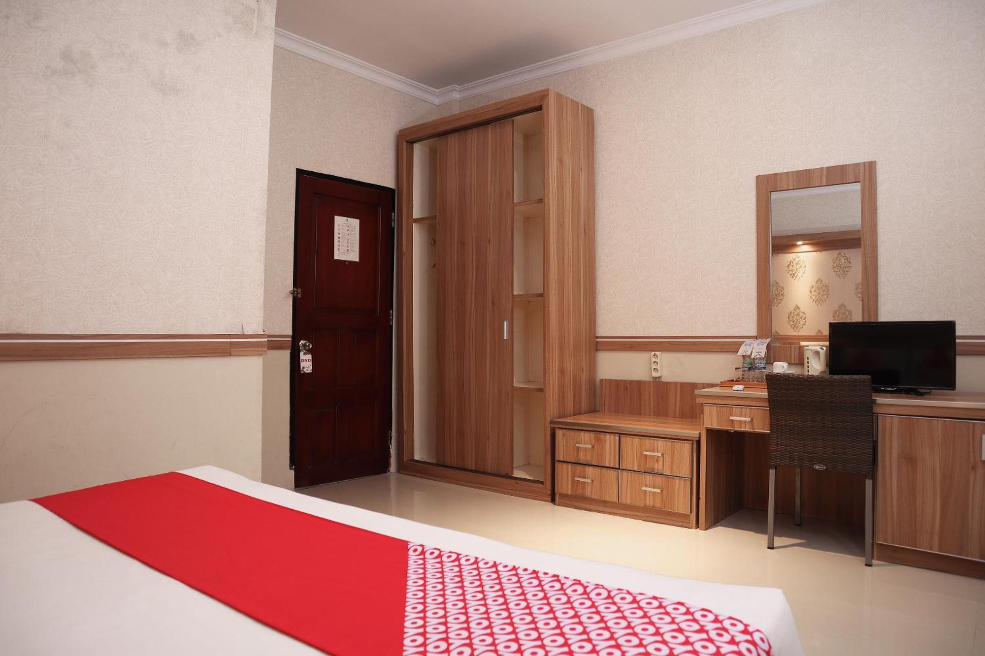 Oyo 742 Mona Plaza Hotel Pekanbaru Dış mekan fotoğraf