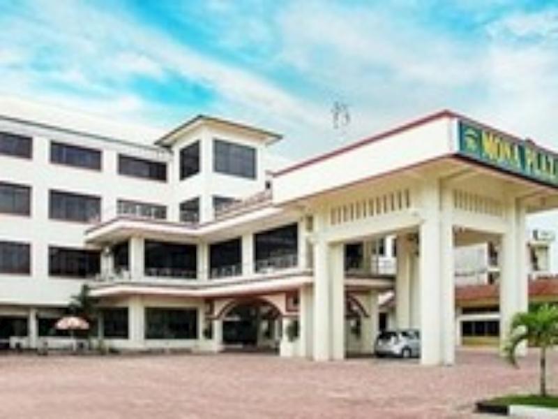 Oyo 742 Mona Plaza Hotel Pekanbaru Dış mekan fotoğraf