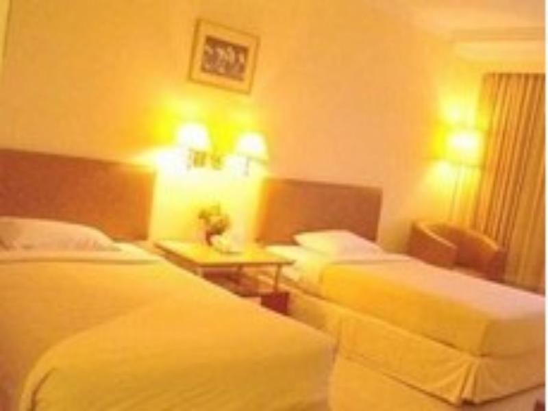 Oyo 742 Mona Plaza Hotel Pekanbaru Dış mekan fotoğraf